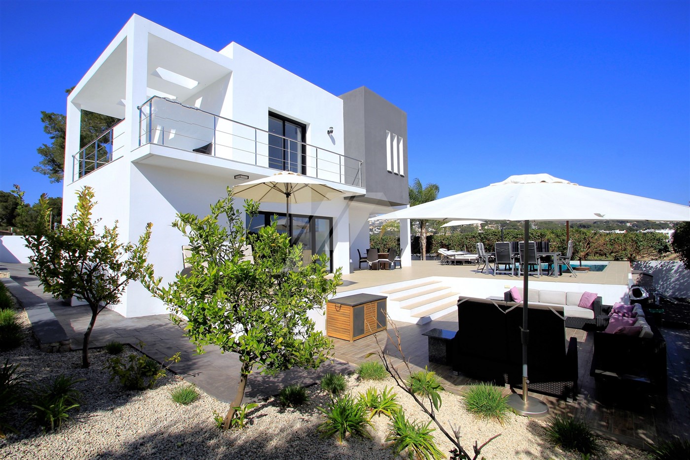 Modern villa for sale in Moraira, close to town.