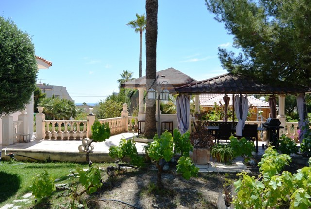 Villa for investment for sale in Calpe, Costa Blanca.