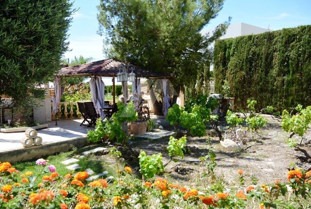 Villa for investment for sale in Calpe, Costa Blanca.