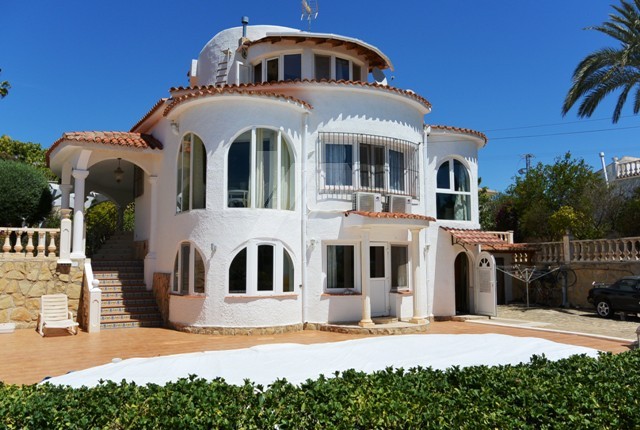 Villa for investment for sale in Calpe, Costa Blanca.