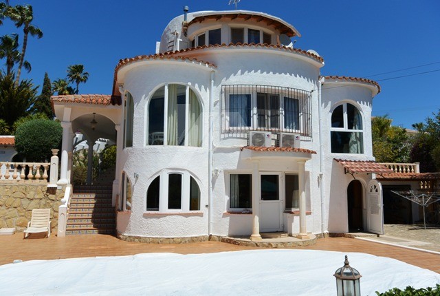Villa for investment for sale in Calpe, Costa Blanca.