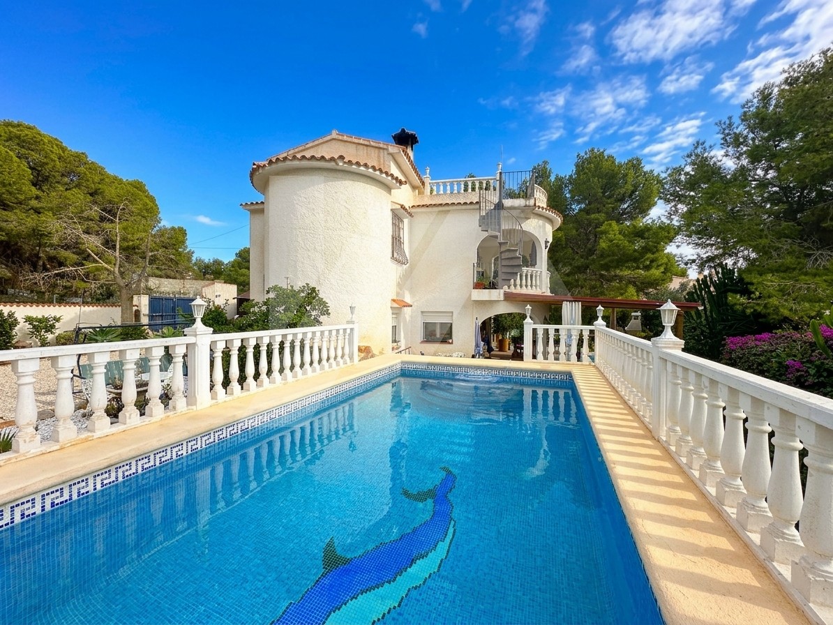 Villa en venta en Benissa con vistas al mar, Costa Blanca.