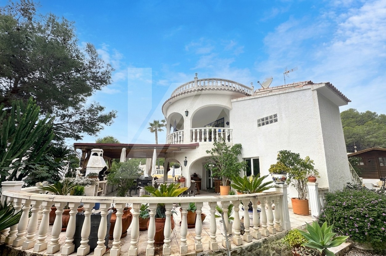 Villa en venta en Benissa con vistas al mar, Costa Blanca.