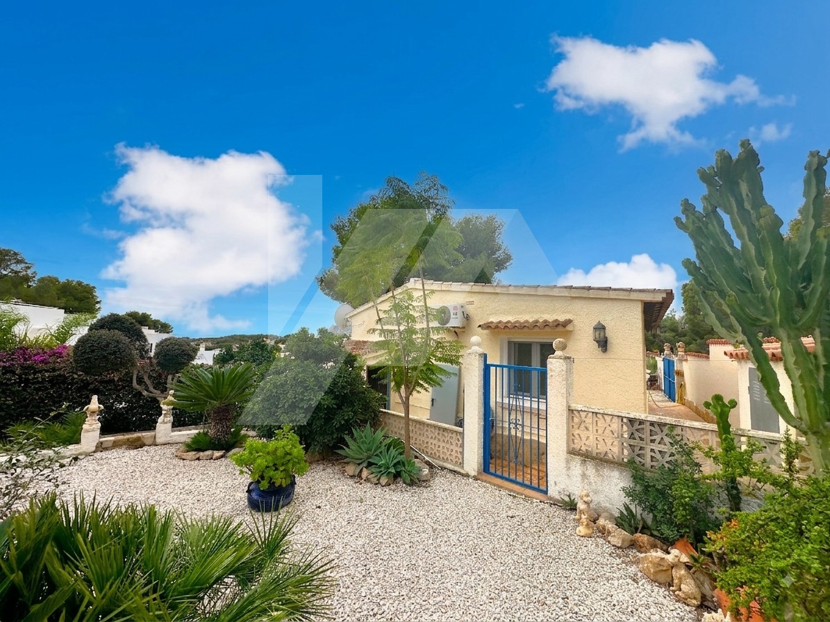 Villa en venta en Benissa con vistas al mar, Costa Blanca.