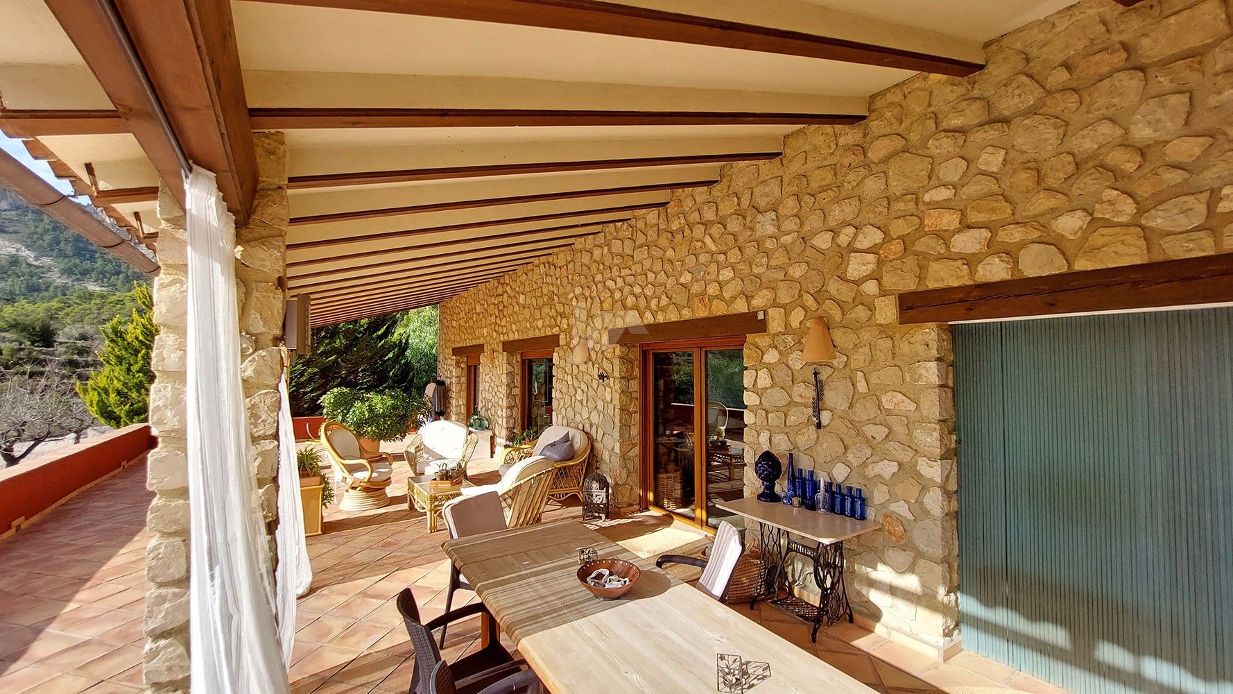 Rustic farm for sale with sea and mountain views in Finestrat, Costa Blanca.