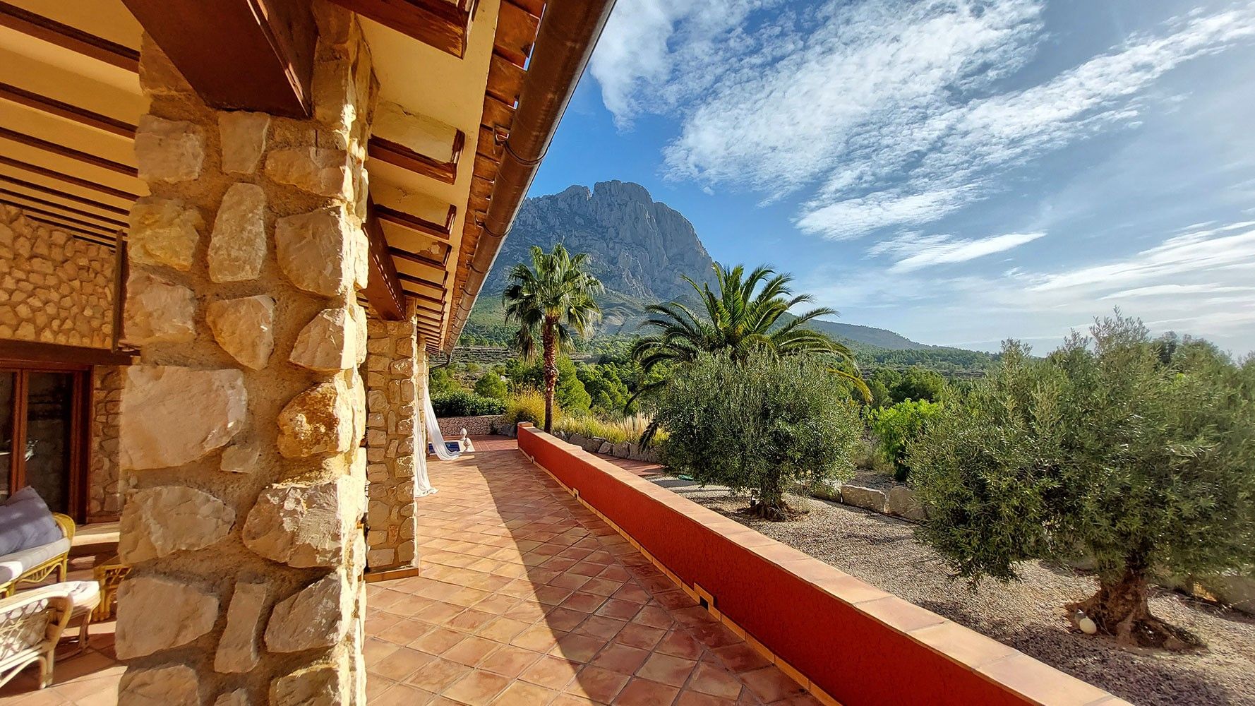Rustic farm for sale with sea and mountain views in Finestrat, Costa Blanca.