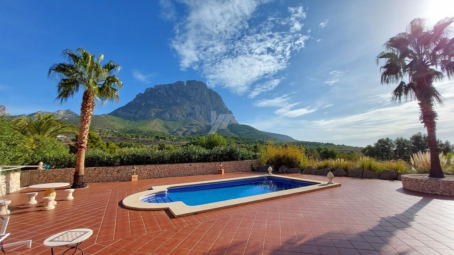 Rustic farm for sale with sea and mountain views in Finestrat, Costa Blanca.