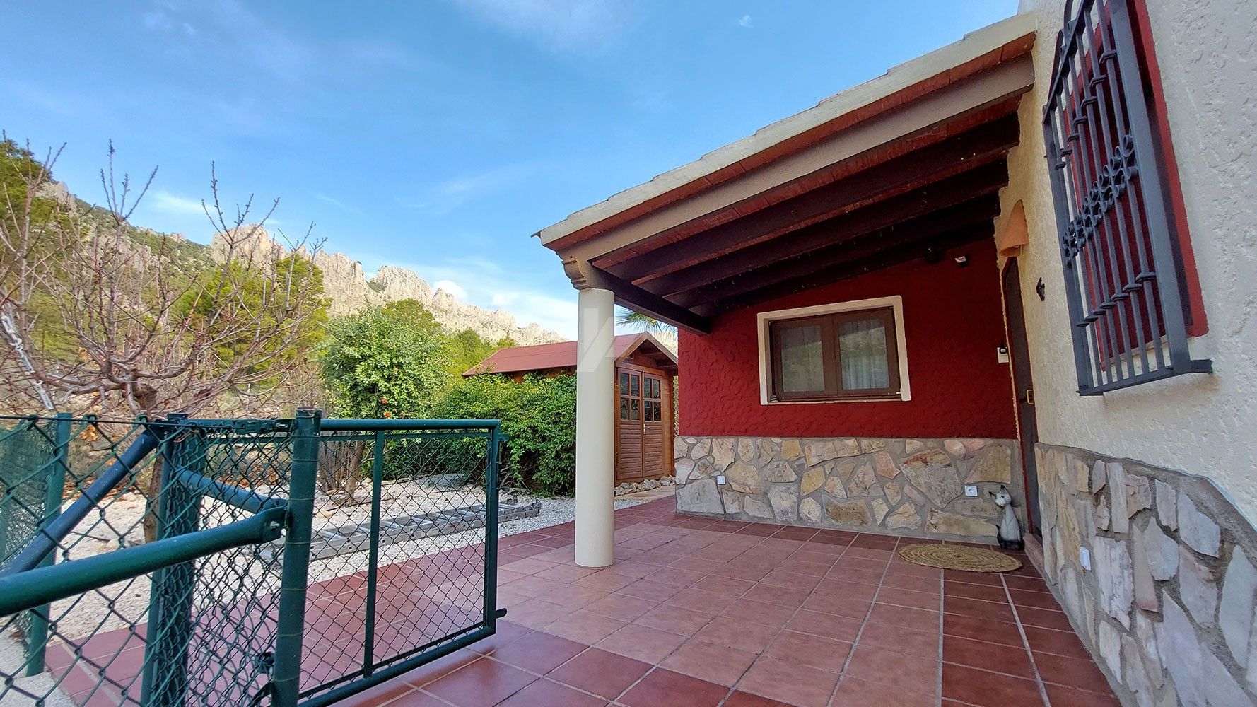 Rustic farm for sale with sea and mountain views in Finestrat, Costa Blanca.