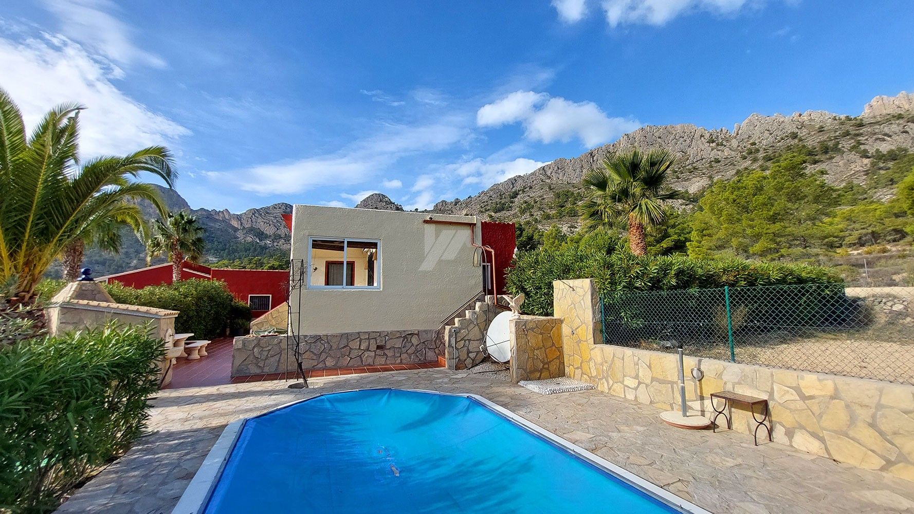 Rustic farm for sale with sea and mountain views in Finestrat, Costa Blanca.