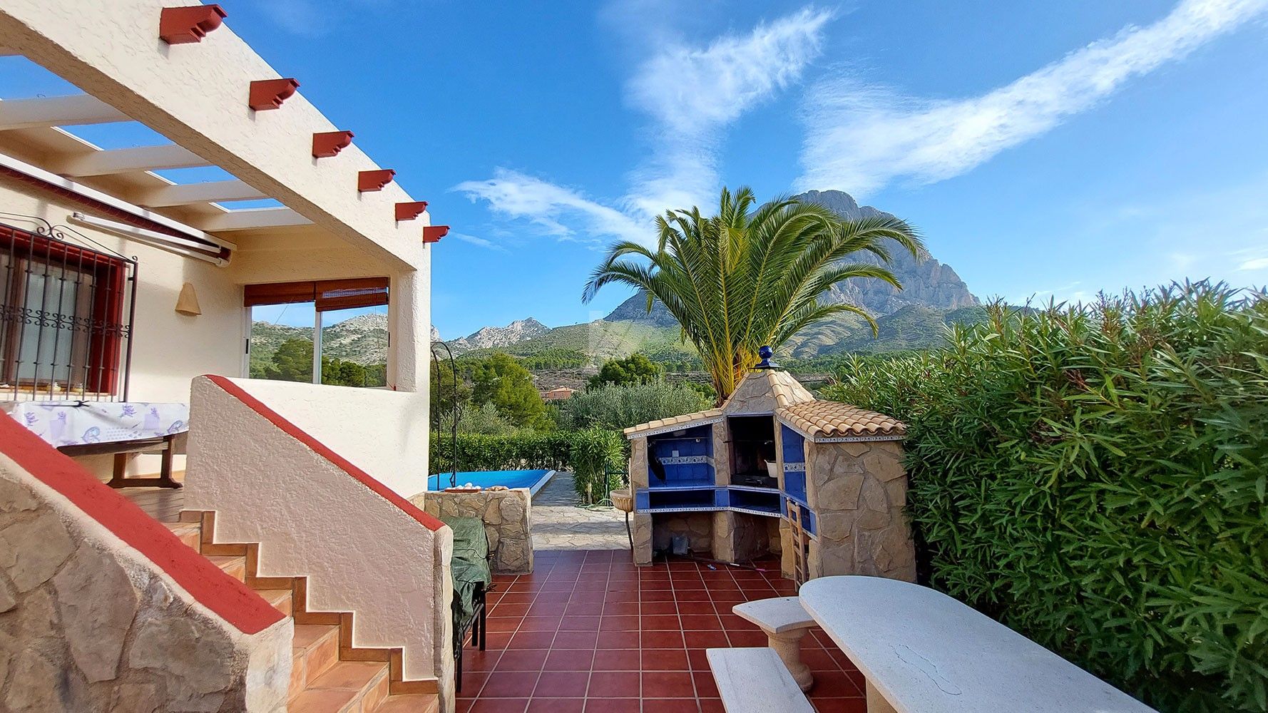 Rustic farm for sale with sea and mountain views in Finestrat, Costa Blanca.