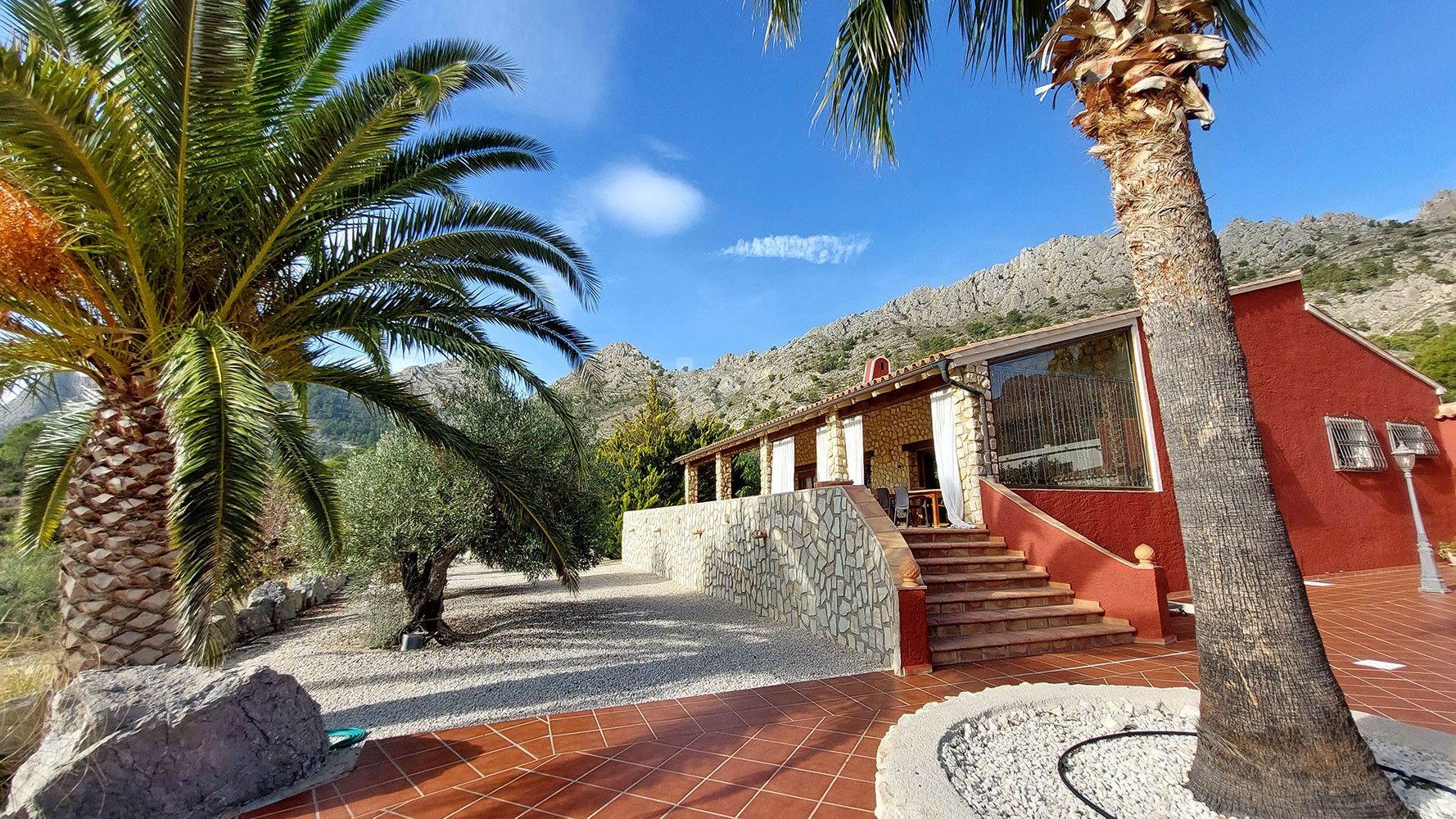 Rustic farm for sale with sea and mountain views in Finestrat, Costa Blanca.