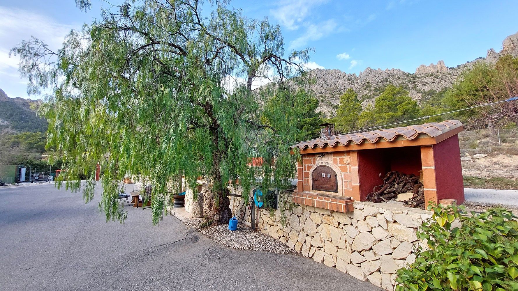 Rustic farm for sale with sea and mountain views in Finestrat, Costa Blanca.