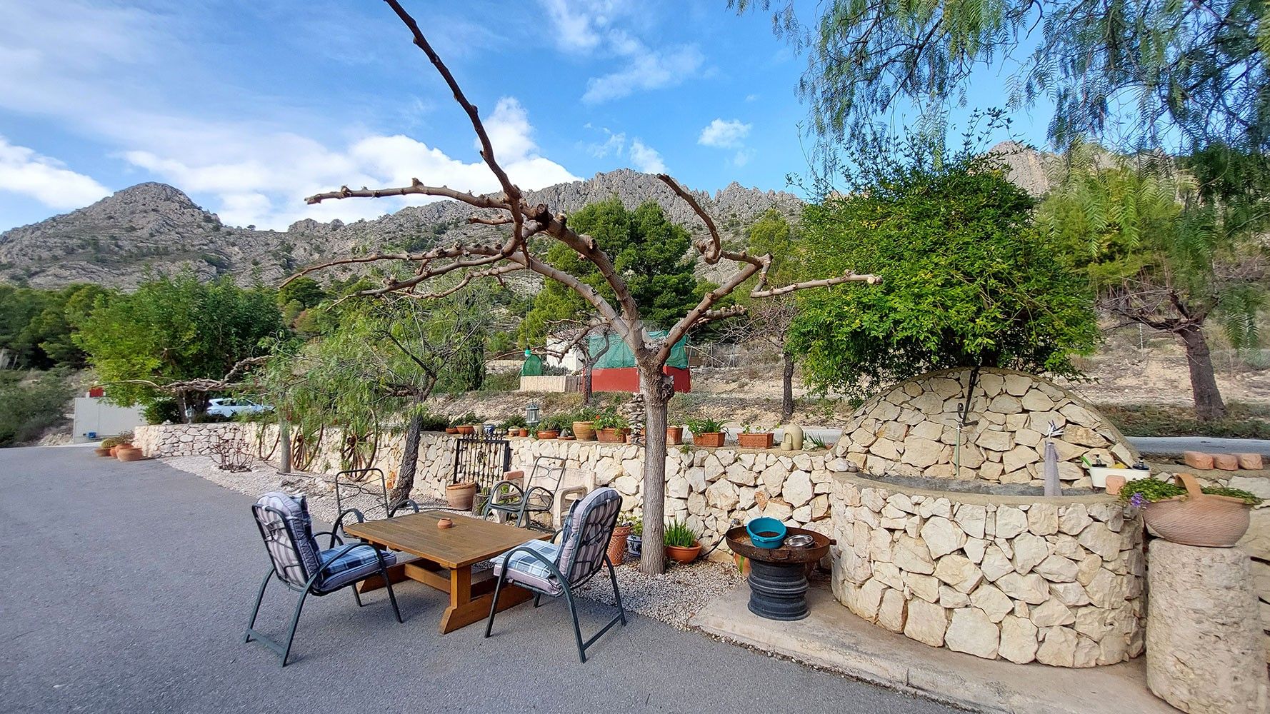 Rustic farm for sale with sea and mountain views in Finestrat, Costa Blanca.