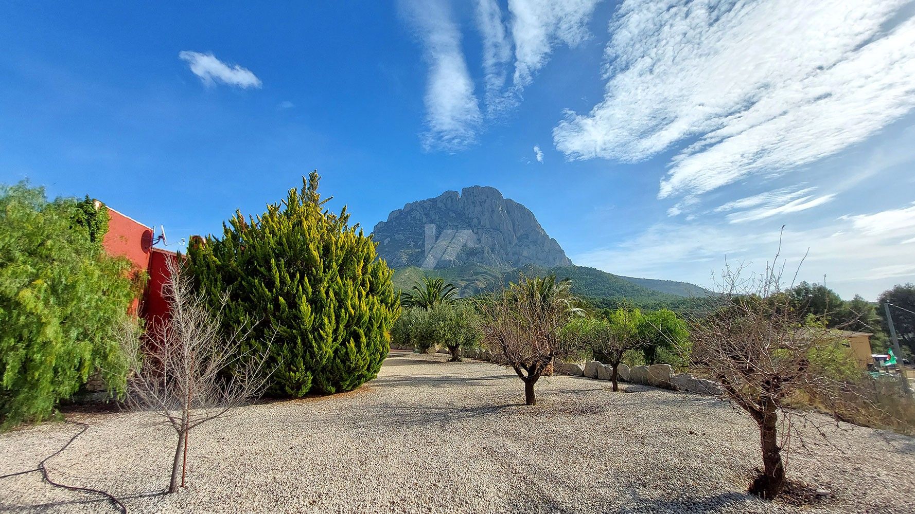 Rustic farm for sale with sea and mountain views in Finestrat, Costa Blanca.