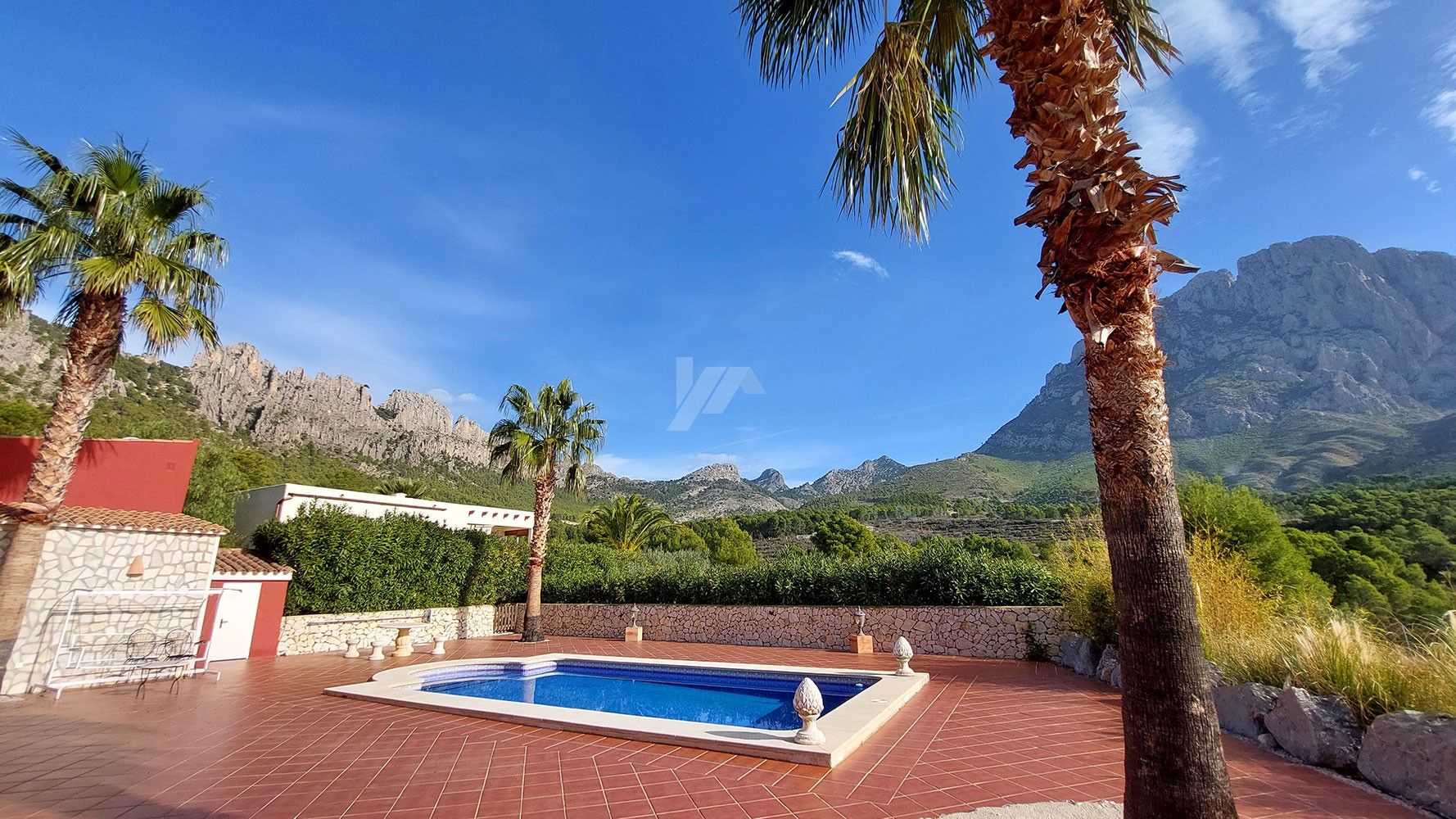 Rustic farm for sale with sea and mountain views in Finestrat, Costa Blanca.