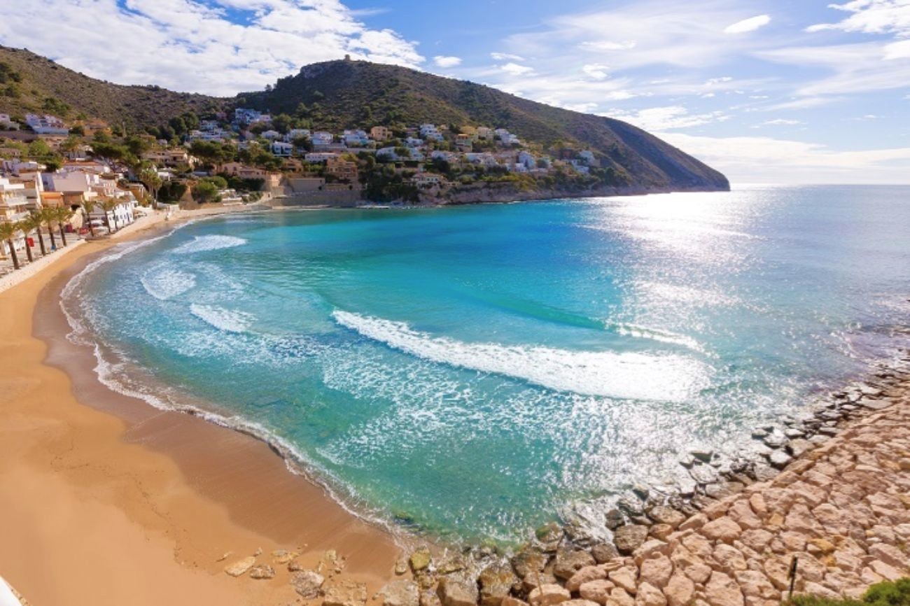 Villa for sale in Moraira with a private pool and flat plot.