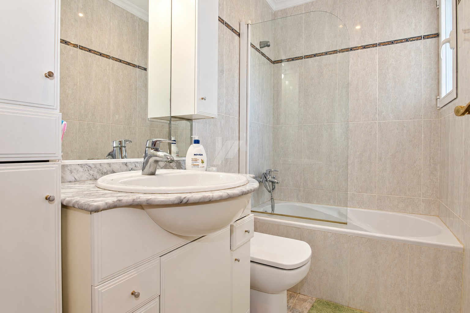 Villa zu verkaufen in Moraira mit privatpool und ebener Fläche.