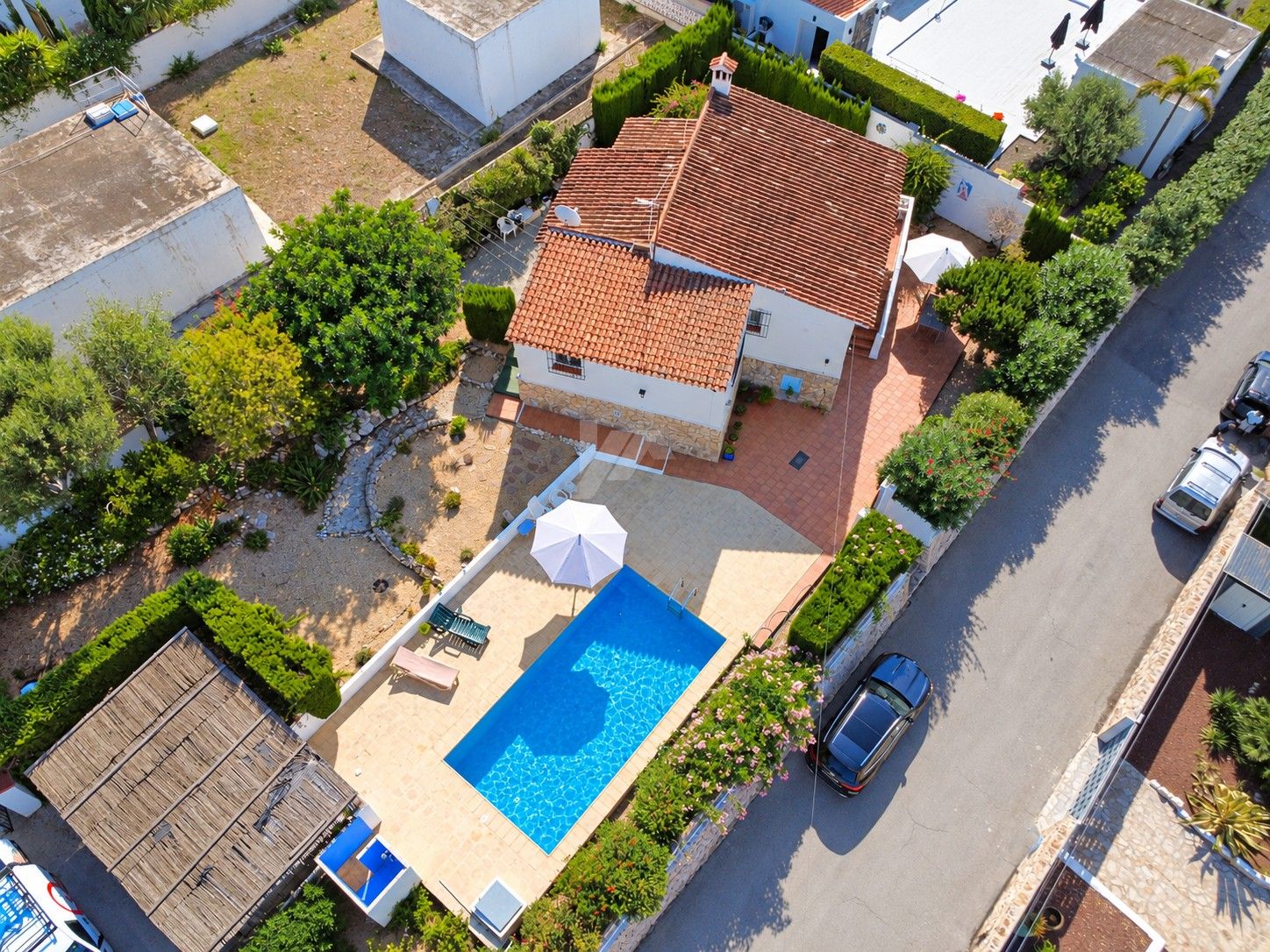 Villa zu verkaufen in Moraira mit privatpool und ebener Fläche.