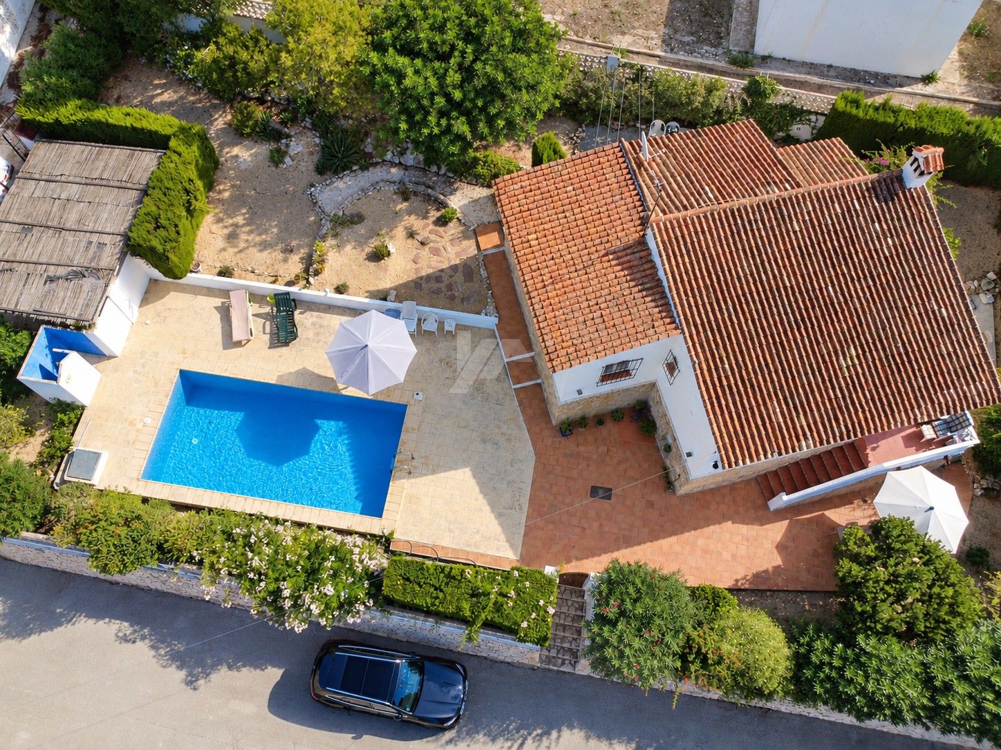 Villa zu verkaufen in Moraira mit privatpool und ebener Fläche.