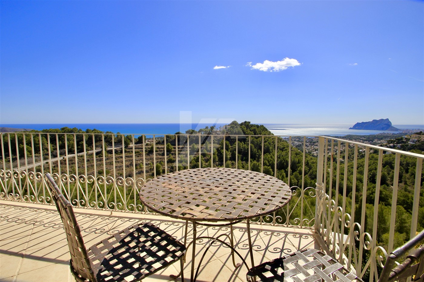 Luxusvilla zum Verkauf mit Panoramablick auf das Meer in Moraira, Costa Blanca.