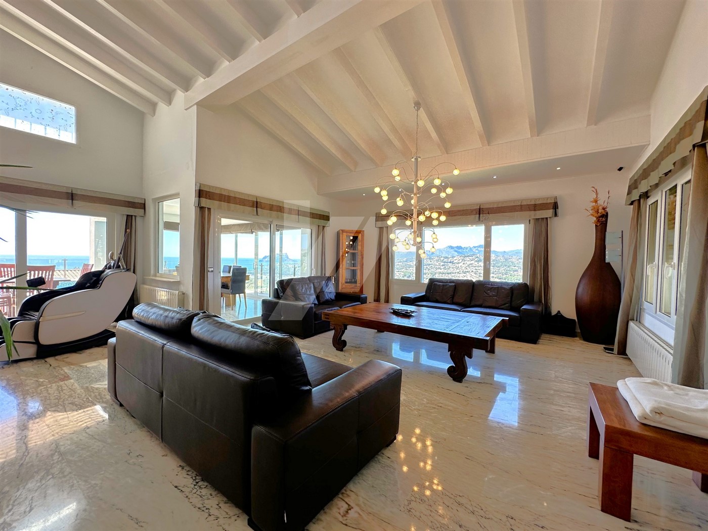 Excepcional villa en venta con vistas al mar en Moraira.