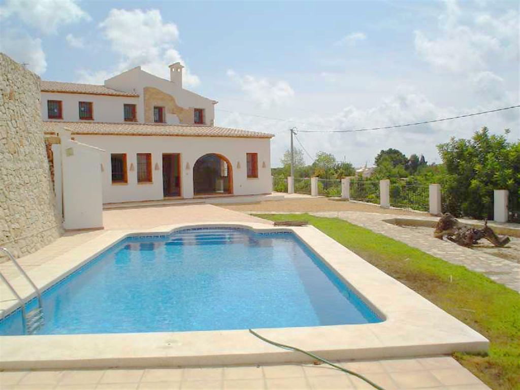 Main Photo of a 3 bedroom  Villa for sale