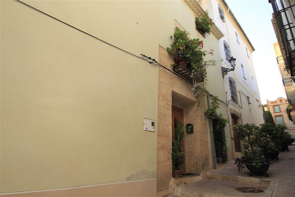 Traditional village house for sale in Teulada