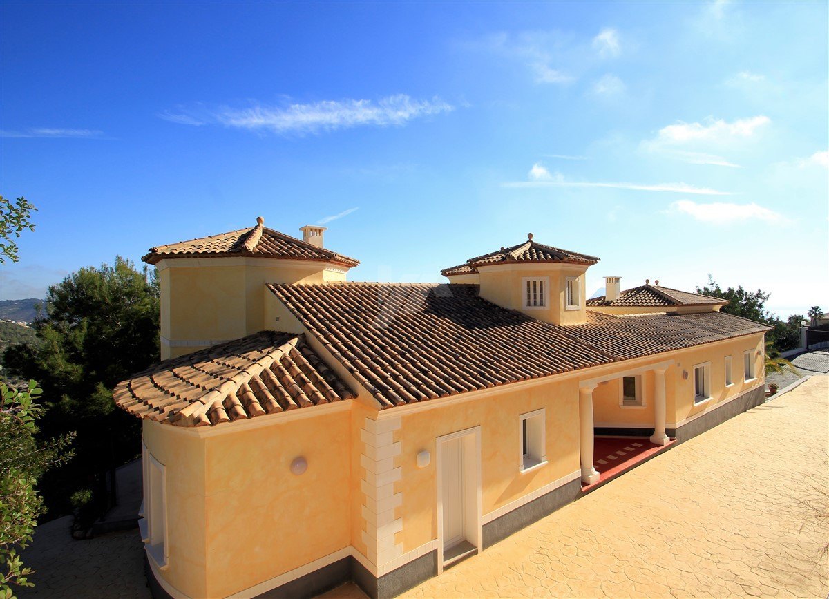 Panoramic Sea views villa for sale in Calpe, Costa Blanca.