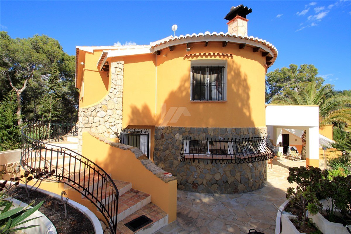 Villa for sale in Benissa, walking distance to the beach.