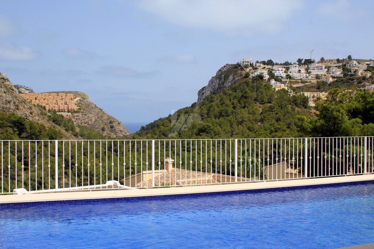 Luxury villa for sale in Moraira, sea views.
